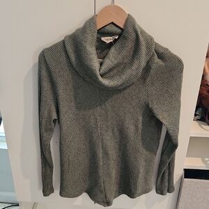 Women's Green Sweater Turtleneck
